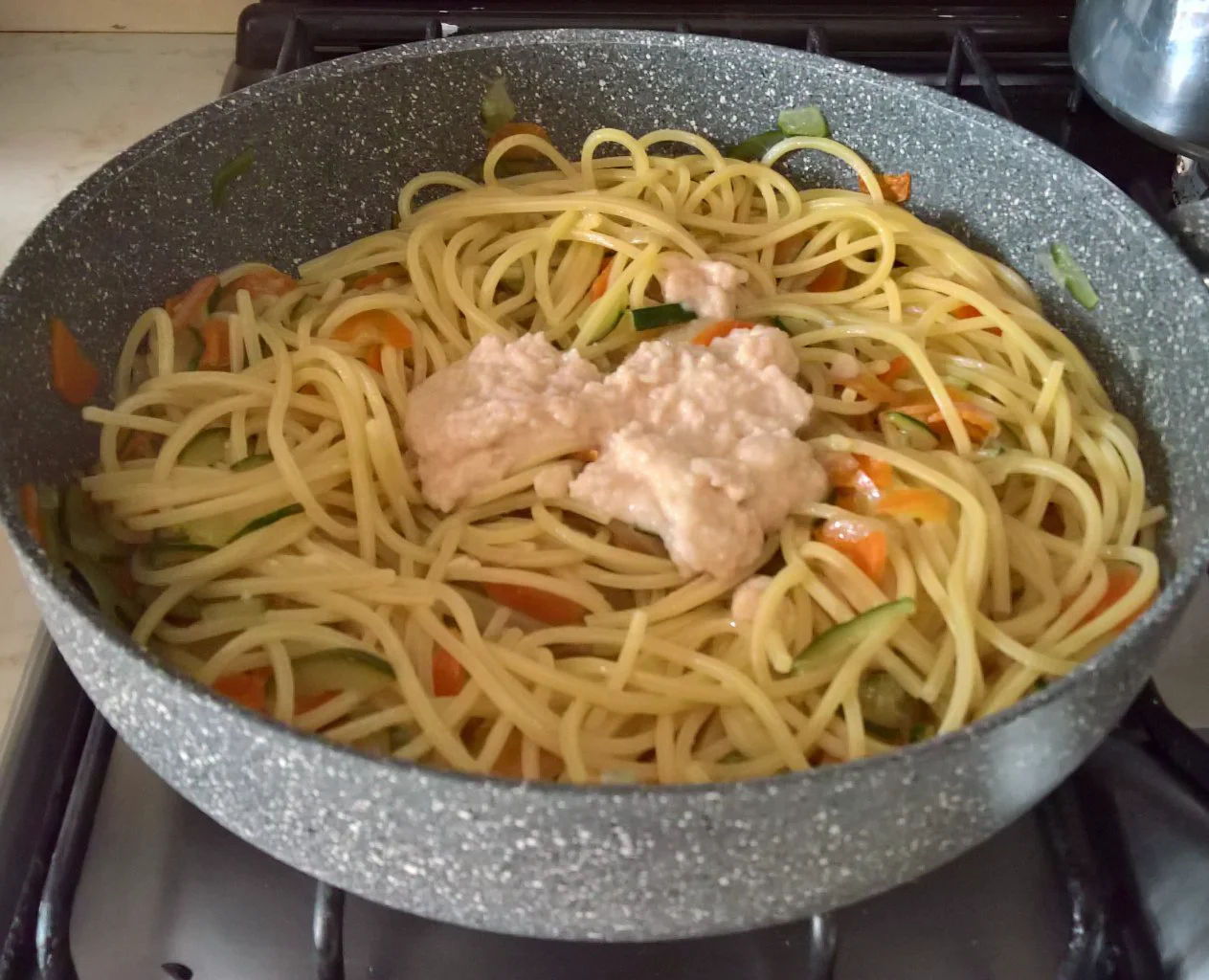 spaghetti con verdure e cremolata alla cannella